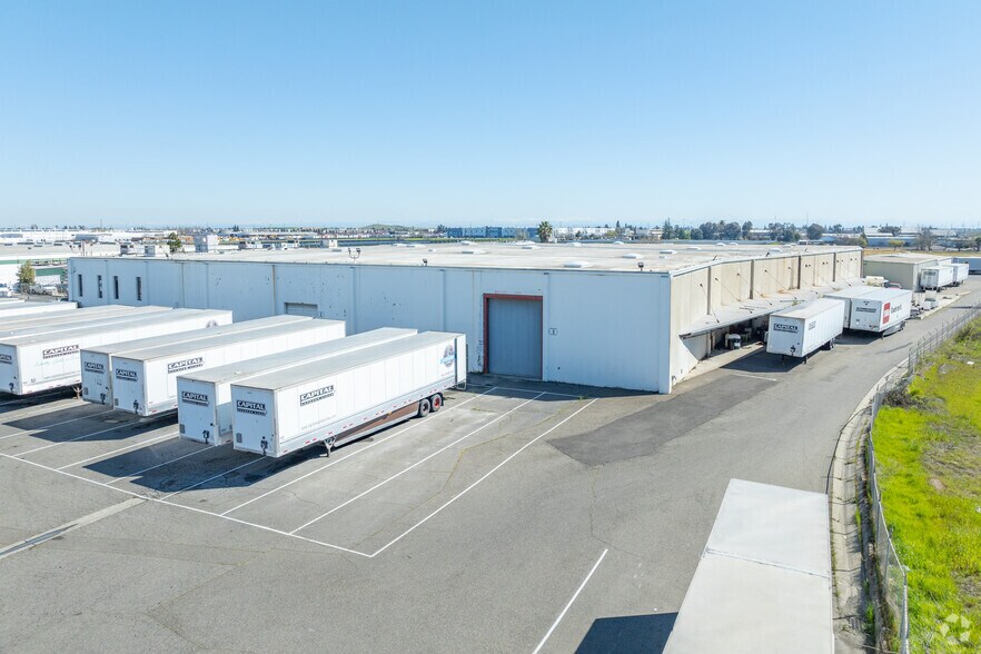 More Photos Of 8180 Signal Ct, Sacramento Warehouse For Lease