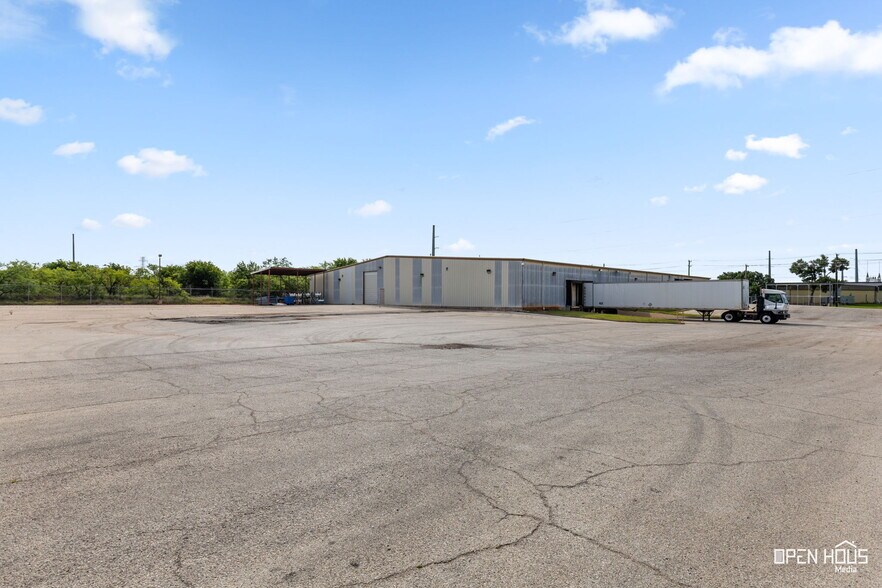 More Photos Of 208 Randy Dr, Wichita Falls Warehouse For Sale