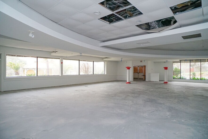 More Photos Of 2809 Sharer Rd, Tallahassee Restaurant For Lease