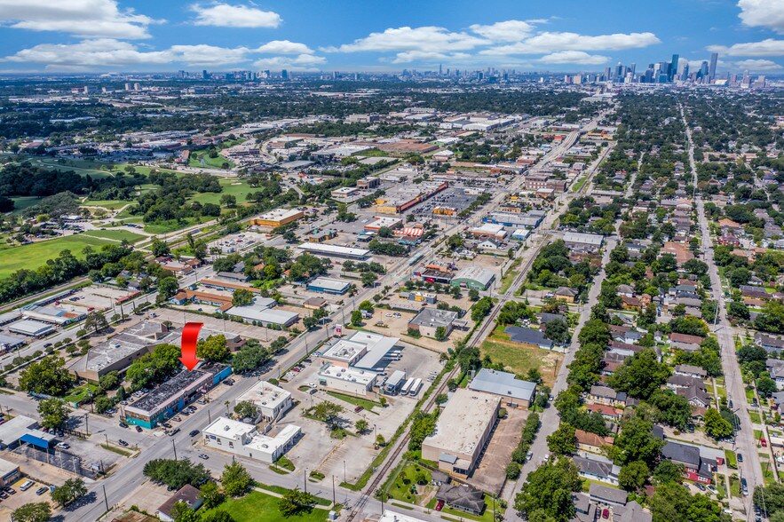 More Photos Of 7034-7042 Harrisburg Blvd, Houston Unknown For Lease