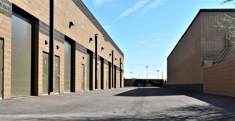 More Photos Of 23439 N 35th Dr, Glendale Distribution For Lease