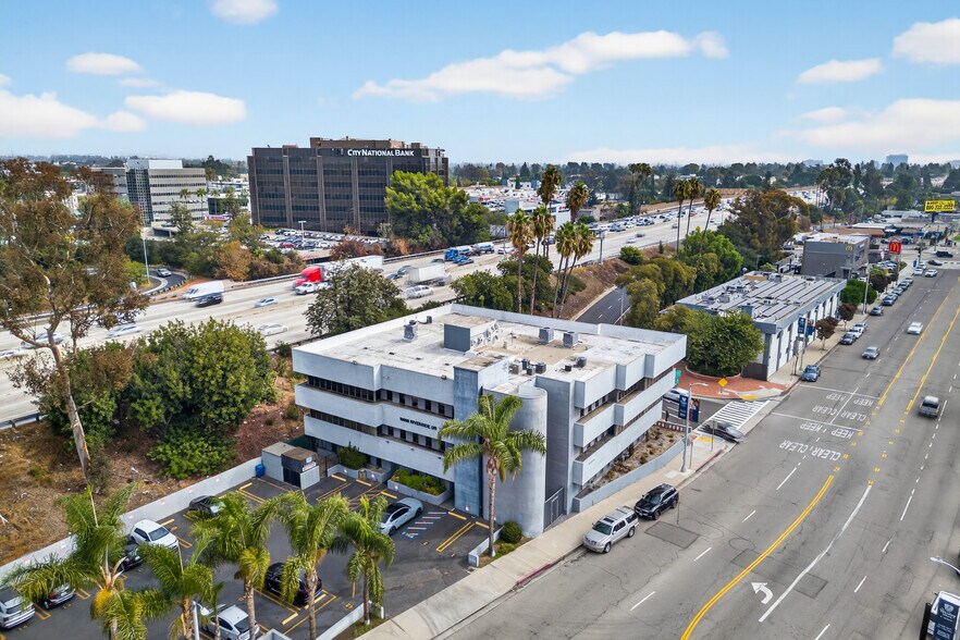 More Photos Of 10999 Riverside Dr, North Hollywood Loft Creative Space For Lease