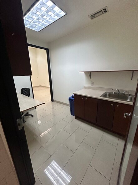 More Photos Of 50 N La Cienega Blvd, Beverly Hills Coworking Space