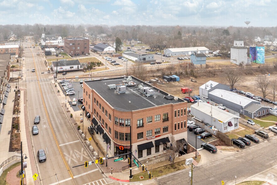 More Photos Of 123 W Washington St, Oswego Office For Lease