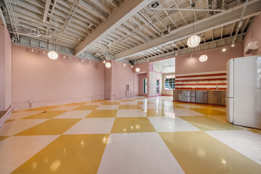 More Photos Of 1020-1024 S Robertson Blvd, Los Angeles Freestanding For Lease