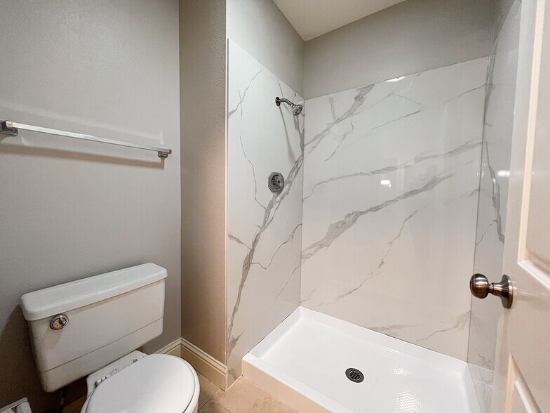 More Photos Of 301 Rivergate Way, Sacramento Multifamily For Sale