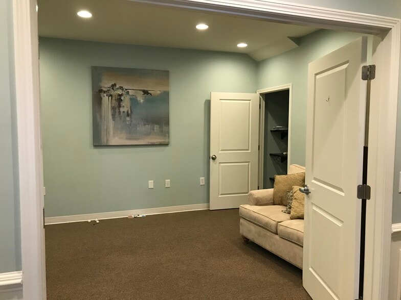 More Photos Of 111 Lovett Dr, Greenville Office For Lease