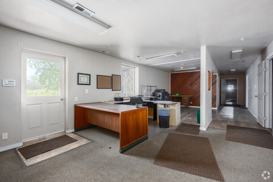 More Photos Of 1980 Kusel Rd, Oroville Manufacturing For Lease