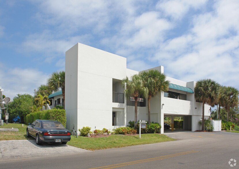 More Photos Of 2201 NE 52nd St, Lighthouse Point Medical For Sale