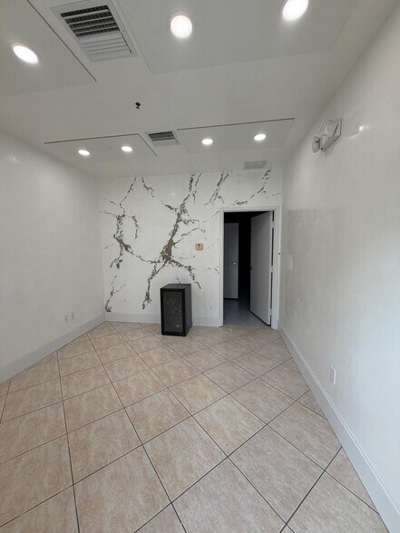 More Photos Of 3801-3899 SW 30th Ave, Fort Lauderdale Warehouse For Lease