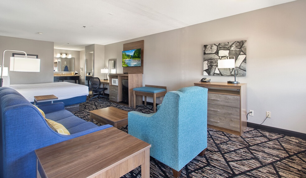 More Photos Of 201 W Hill Park Cir, Huntsville Hotel For Sale