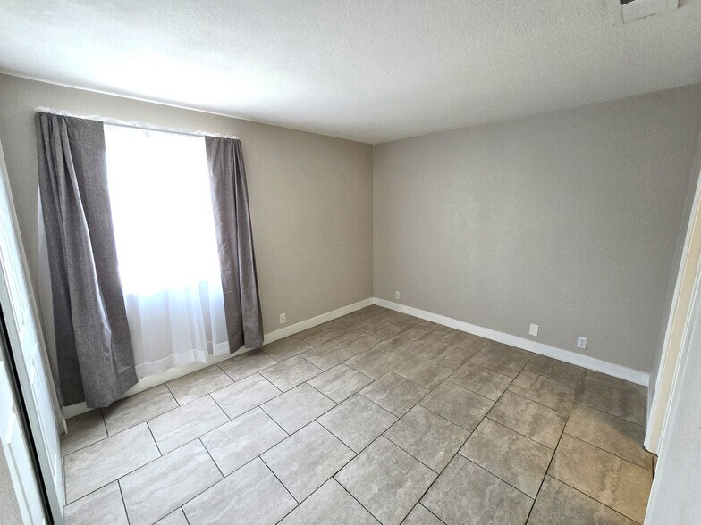 More Photos Of 4300 N Lamont St, Las Vegas Apartments For Sale