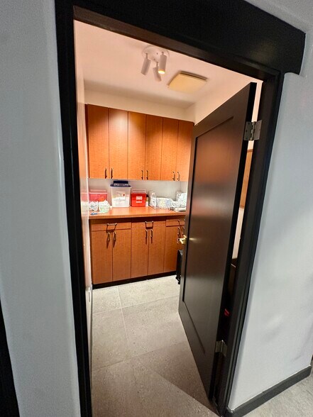 More Photos Of 560 S Paseo Dorotea, Palm Springs Medical For Lease