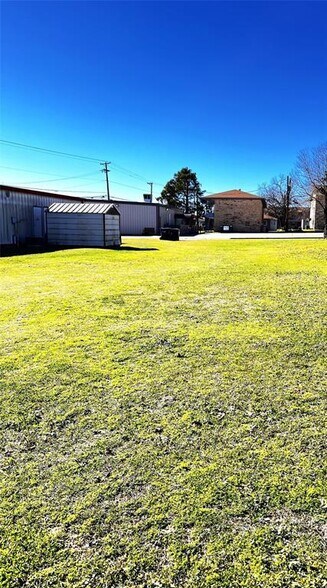 More Photos Of 1614 W Cameron Ave, Rockdale Freestanding For Sale