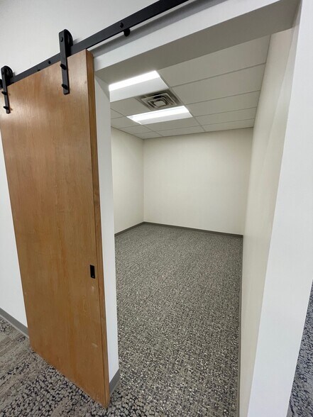 More Photos Of 21111 Chagrin Blvd, Beachwood Office For Lease