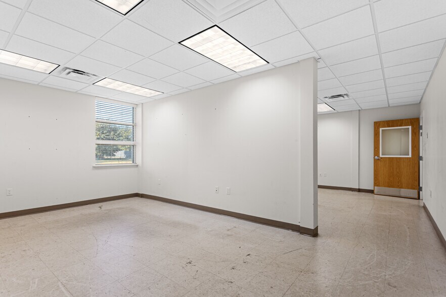 More Photos Of 6515 NW 16th St, Gainesville Manufacturing For Lease