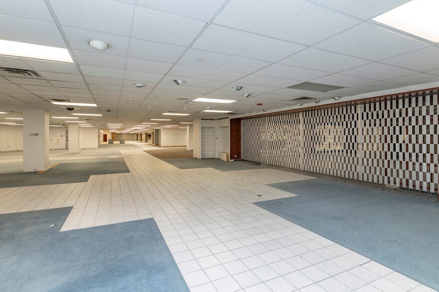 More Photos Of 600-660 W Saint Germain St, Saint Cloud Freestanding For Sale