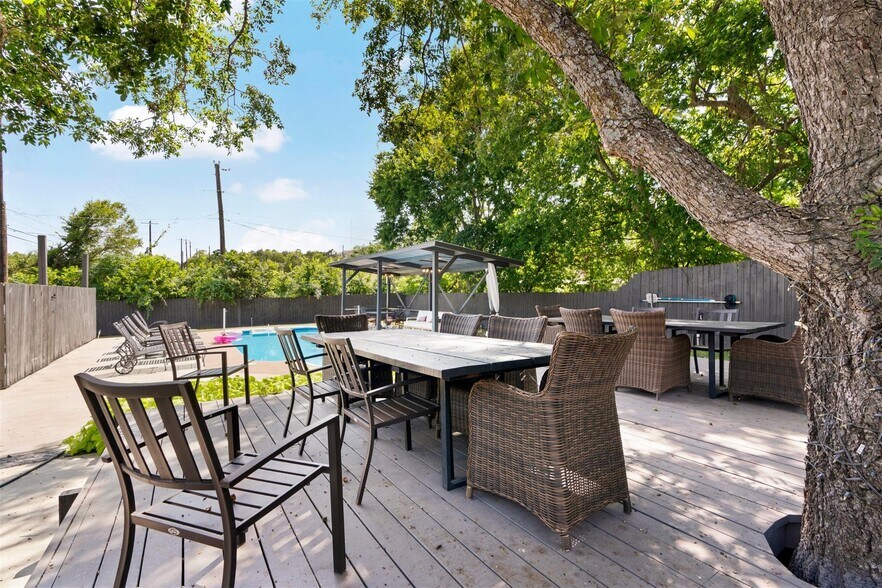 More Photos Of 8721 Mountain Crest Dr, Austin Specialty For Sale