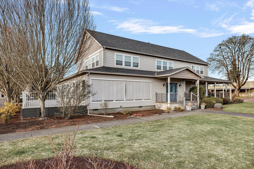 More Photos Of 113 N Elm St, Canby Restaurant For Sale