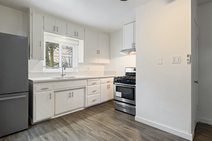 More Photos Of 1056 E 6th St, Long Beach Apartments For Sale