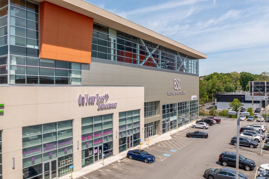 More Photos Of 190-194 Newbury St, Peabody Health Club For Lease