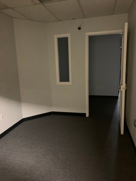 More Photos Of 3715 Main St, Bridgeport Medical For Lease