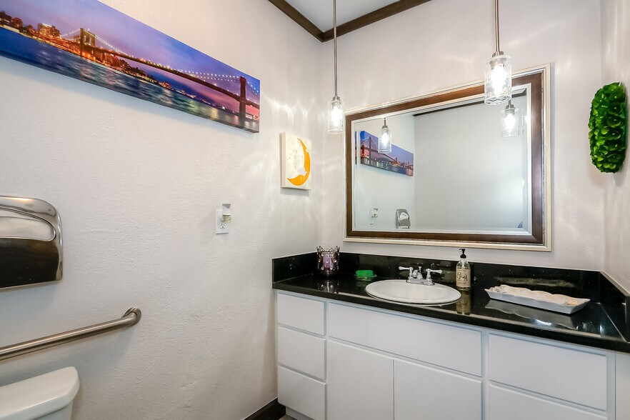 More Photos Of 218-220 S Myrtle Ave, Monrovia Storefront Retail Office For Sale