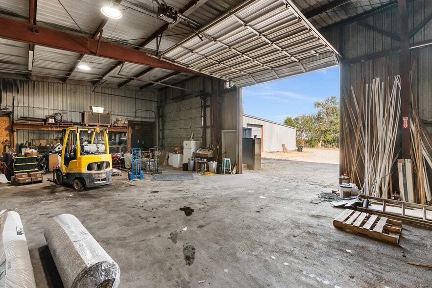 More Photos Of 2751 E Davis St, Conroe Freestanding For Sale