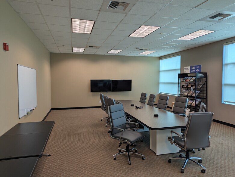 More Photos Of 17270-17272 Golden Valley Pky, Lathrop Office For Sale