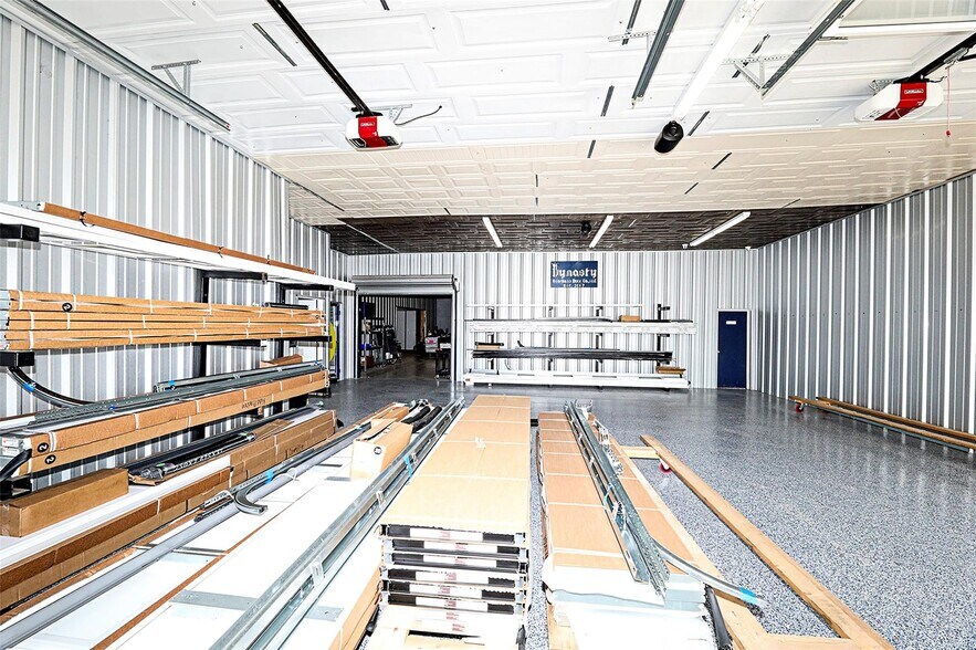 More Photos Of 406 W Wise St, Bowie Industrial For Sale