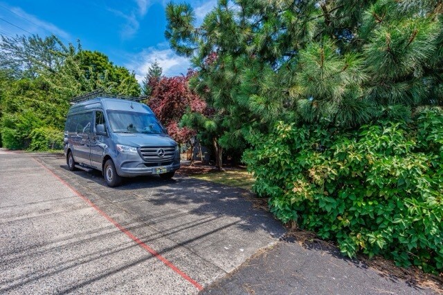 More Photos Of 2105 SE Ochoco St, Portland Office For Sale