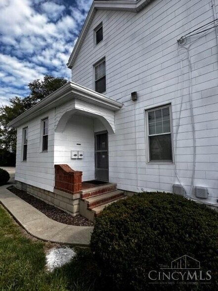 More Photos Of 1590 W Galbraith Rd, Cincinnati Office For Sale