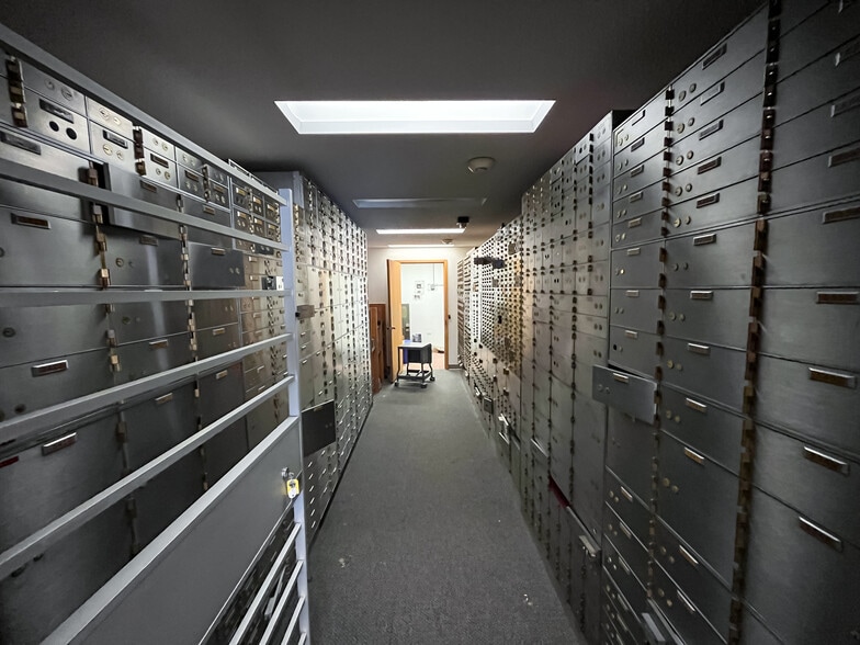 More Photos Of 524 N Main St, South Hutchinson Bank For Sale