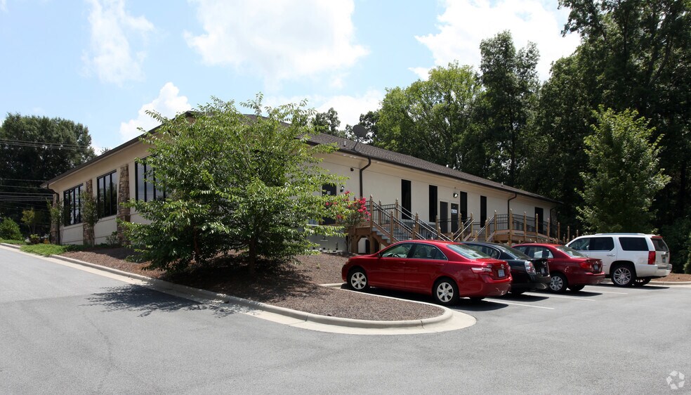 More Photos Of 2017 Eastchester Dr, High Point Office For Lease