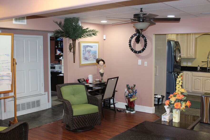 More Photos Of 7205-7211 Somerset Rd, San Antonio General Retail For Sale