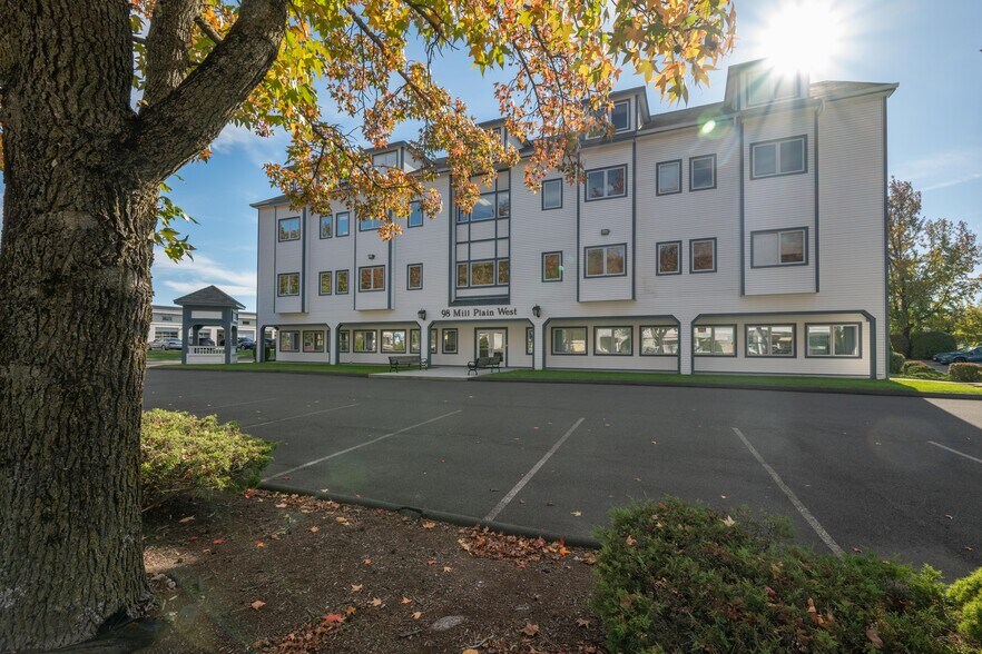 More Photos Of 98 Mill Plain Rd, Danbury Office For Lease