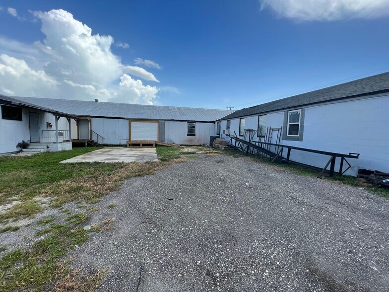More Photos Of 208 4th St, Fort Myers Warehouse For Lease