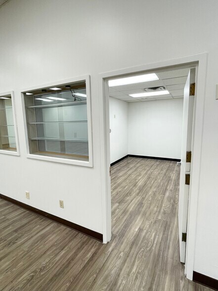 More Photos Of 7358 N Cherryvale Mall Dr, Rockford Storefront Retail Office For Lease