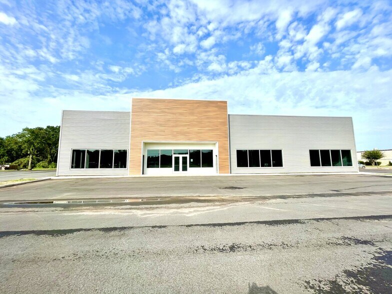 More Photos Of 5901 N W St, Pensacola General Retail For Sale