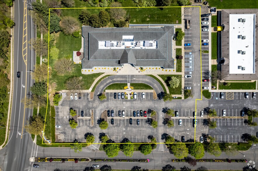 More Photos Of 500 Craig Rd, Manalapan Township Office For Lease
