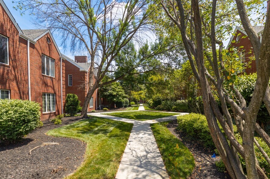 More Photos Of 821-824 Courtyard Dr, Hillsborough Office For Lease