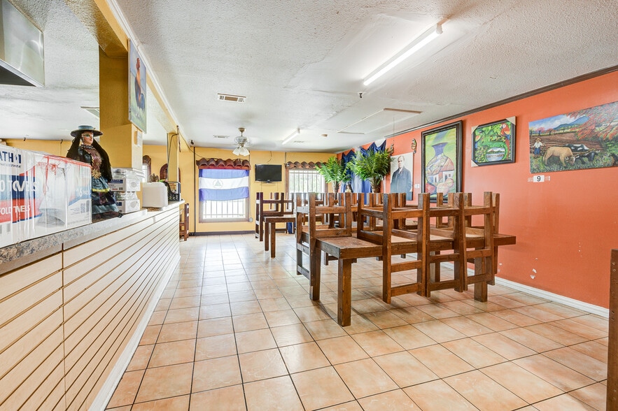 More Photos Of 412 S 8th St, South Houston Flex For Sale