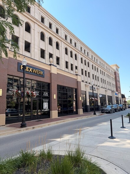 More Photos Of 885 Monon Green Blvd, Carmel Parking Garage For Lease