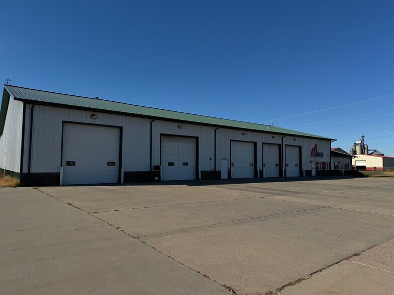 More Photos Of 1015 N 9th Ave, Brandon Industrial For Lease