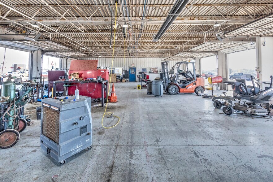 More Photos Of 1909 N Highway 81, Duncan Auto Dealership For Sale