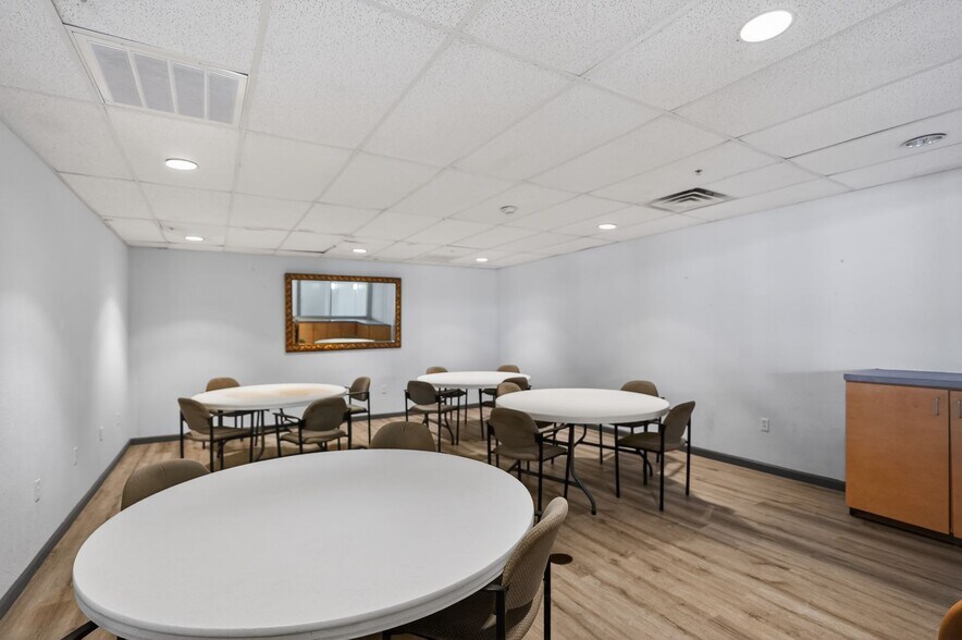 More Photos Of 1835 W Highway 76, Branson Hotel For Sale