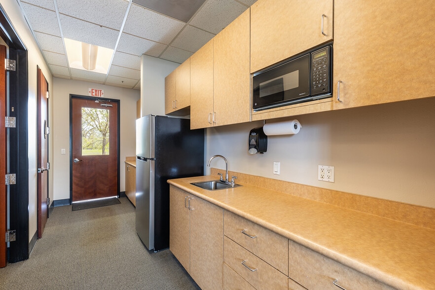 More Photos Of 600 American Way, Windsor Warehouse For Lease