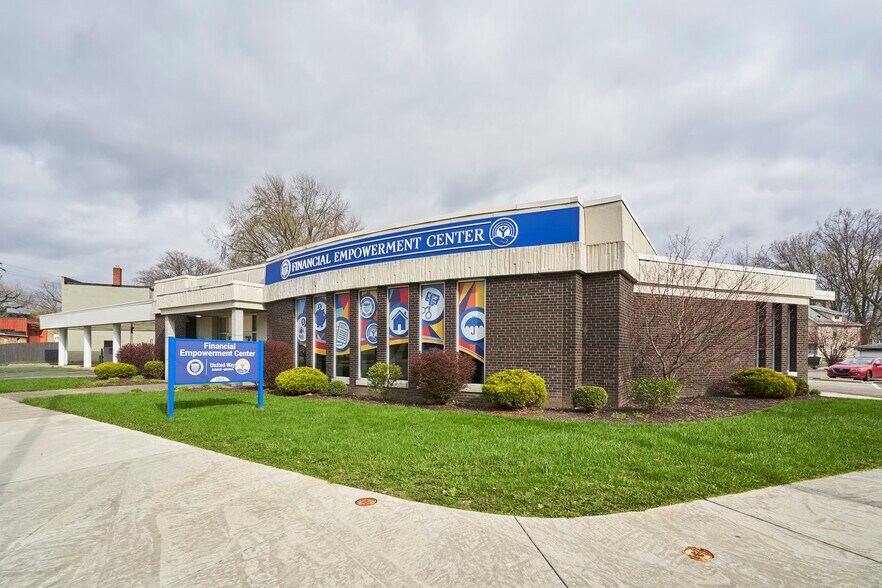 Primary Photo Of 1060 Kenmore Blvd, Akron Bank For Sale