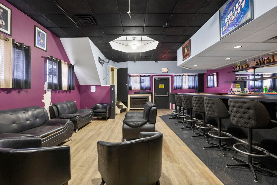More Photos Of 1118 Broadway, Albany Bar For Sale