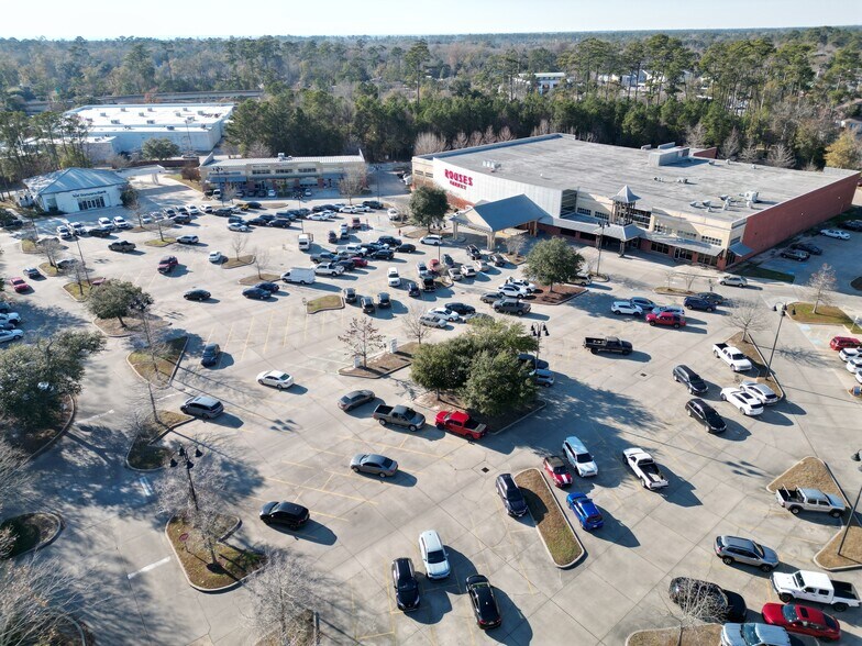 More Photos Of 3471 E Causeway Approach, Mandeville General Retail For Lease